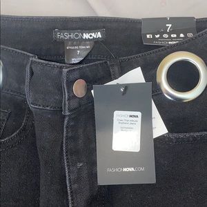 Brand new fashion nova boyfriend jeans.